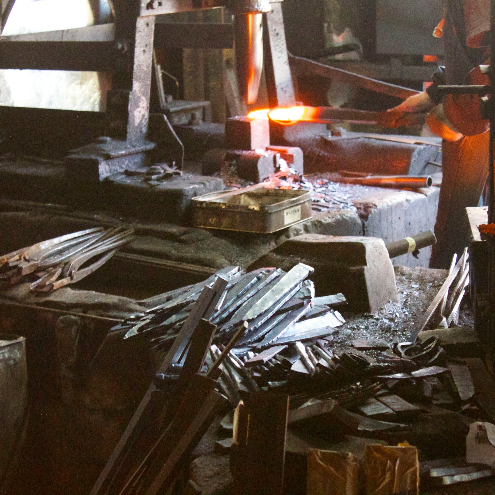 forging a knife